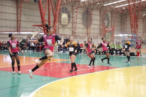 A equipe de Cascavel estreia na Liga Hand Feminina