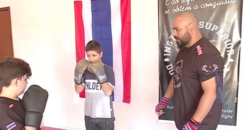 Além da luta apaixonado por Muay Thai, instrutor forma gente do bem