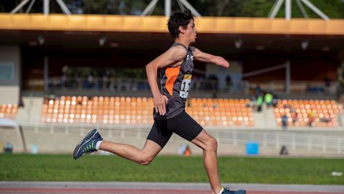 Eduardo Allan Moraes conquistou duas medalhas de ouro e uma de prata na categoria sub-16 de atletismo.