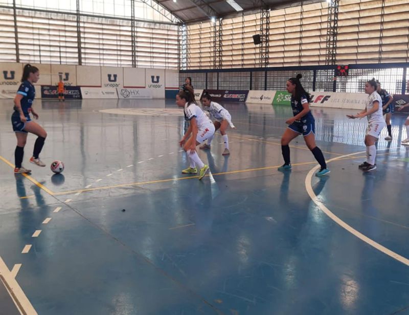 Time de Londrina jogou contra meninas de Santa Catarina no ginásio da Unopar