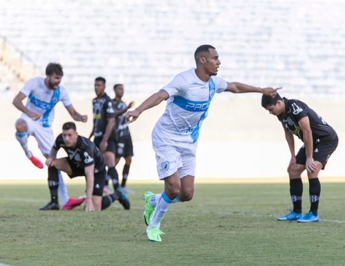 Salatiel marcou o gol da vitória no último duelo das equipes no Estádio do Café.