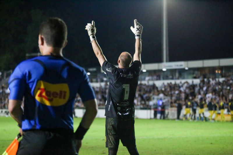 O goleiro André Luiz é um dos destaques do Cascavel no Estadual