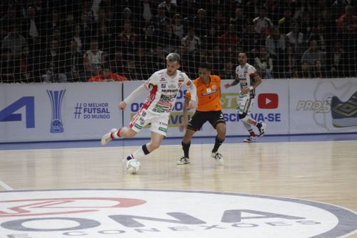 Hoje, o Cascavel Futsal enfrentaria o Carlos Barbosa