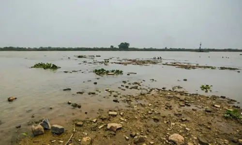 O Rio Paraguai corre pelos estados de Mato Grosso, onde nasce, e Mato Grosso do Sul, de onde segue para o Paraguai e a Argentina