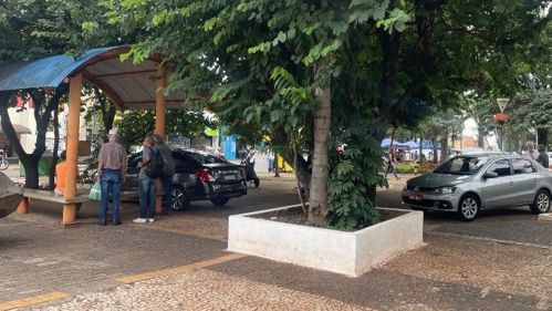 Ponto de táxi em frente à Igreja Matriz de Cambé (Região Metropolitana de Londrina) onde trabalhava José Rossi, vítima de latrocínio