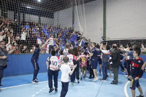 O Cascavel Futsal foi recebido com festa pela torcida