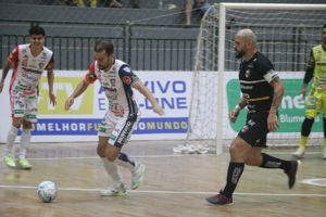 O Cascavel Futsal confirmou o quarto lugar com a goleada sobre o Blumenau
